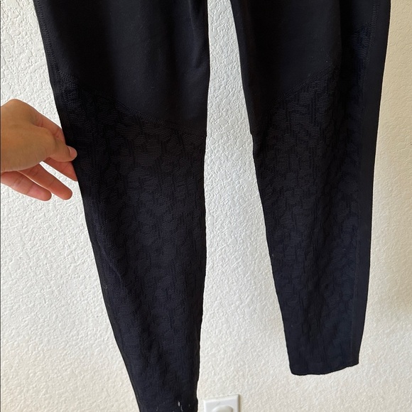 Beyond Yoga Mesh It Up High Waisted 7/8 Yoga Leggings Size Small - Picture 5 of 9